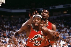 [NBA]里德断球助攻 麦克丹尼尔斯反击打进